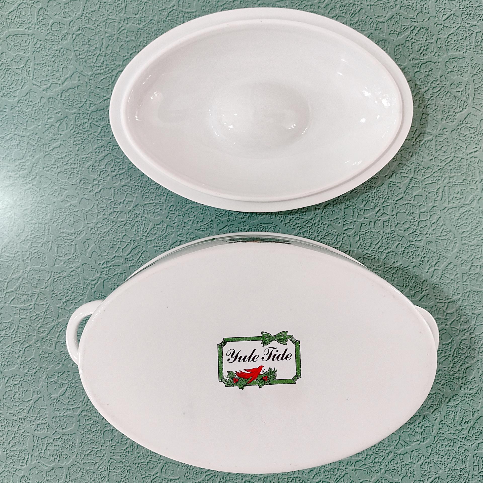 Vintage Yule Tide Ceramic 2.5 Quart Covered Casserole Dish, Georges Briard Christmas Holiday Serving Ware
