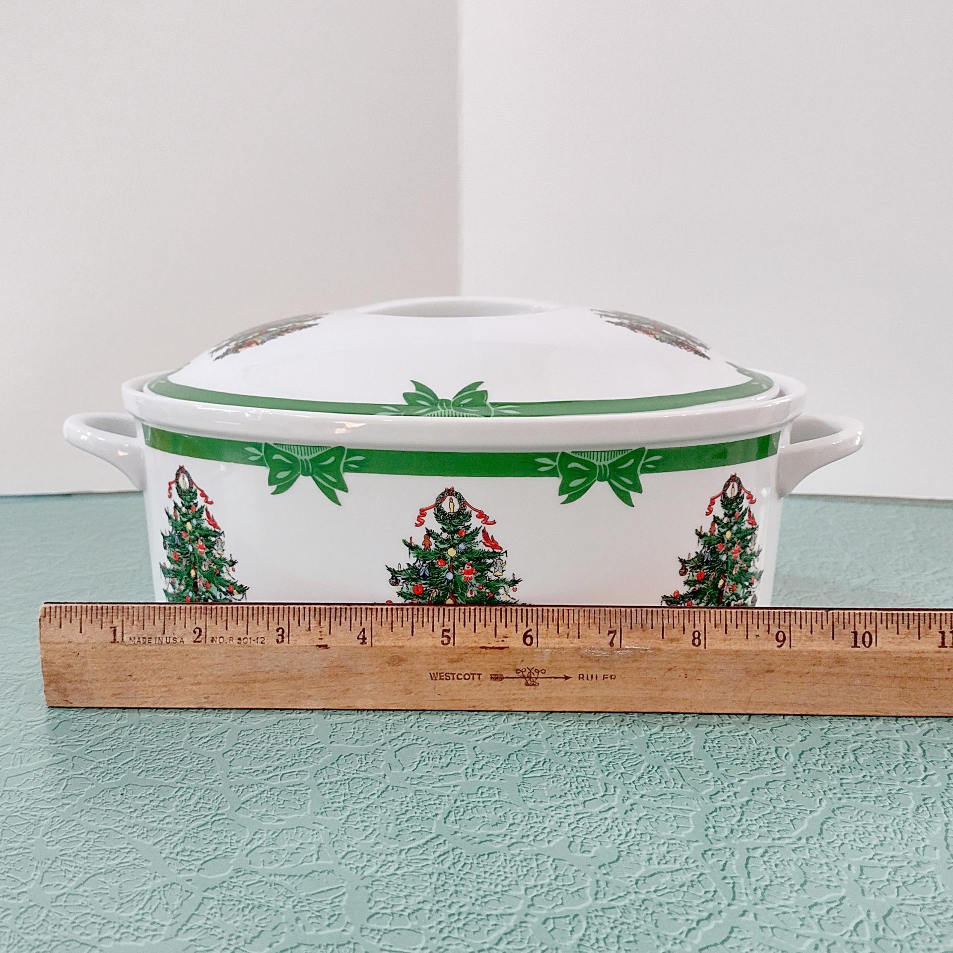 Vintage Yule Tide Ceramic 2.5 Quart Covered Casserole Dish, Georges Briard Christmas Holiday Serving Ware