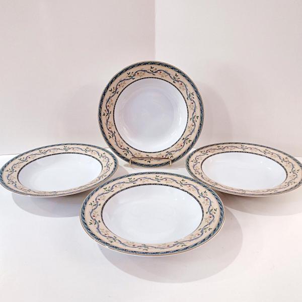 Vintage Mikasa Castle Berry Rimmed Soup Pasta Bowls, Set of 4