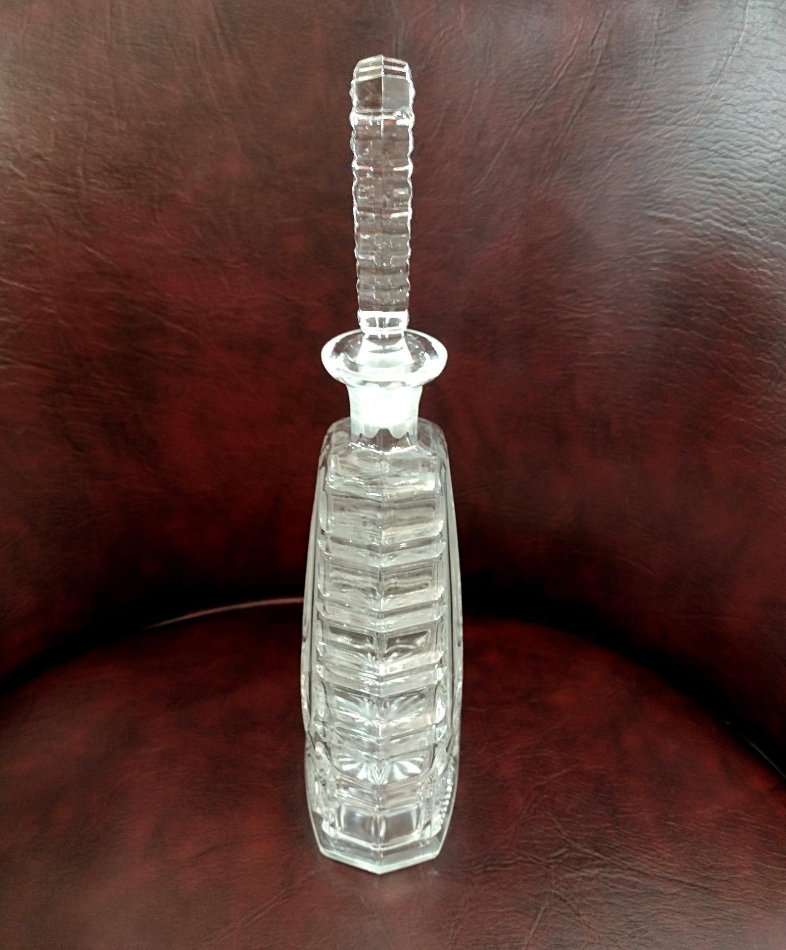 Vintage Clear Glass Whiskey Decanter with Stopper, Triangular Shaped Liquor Decanter Bottle