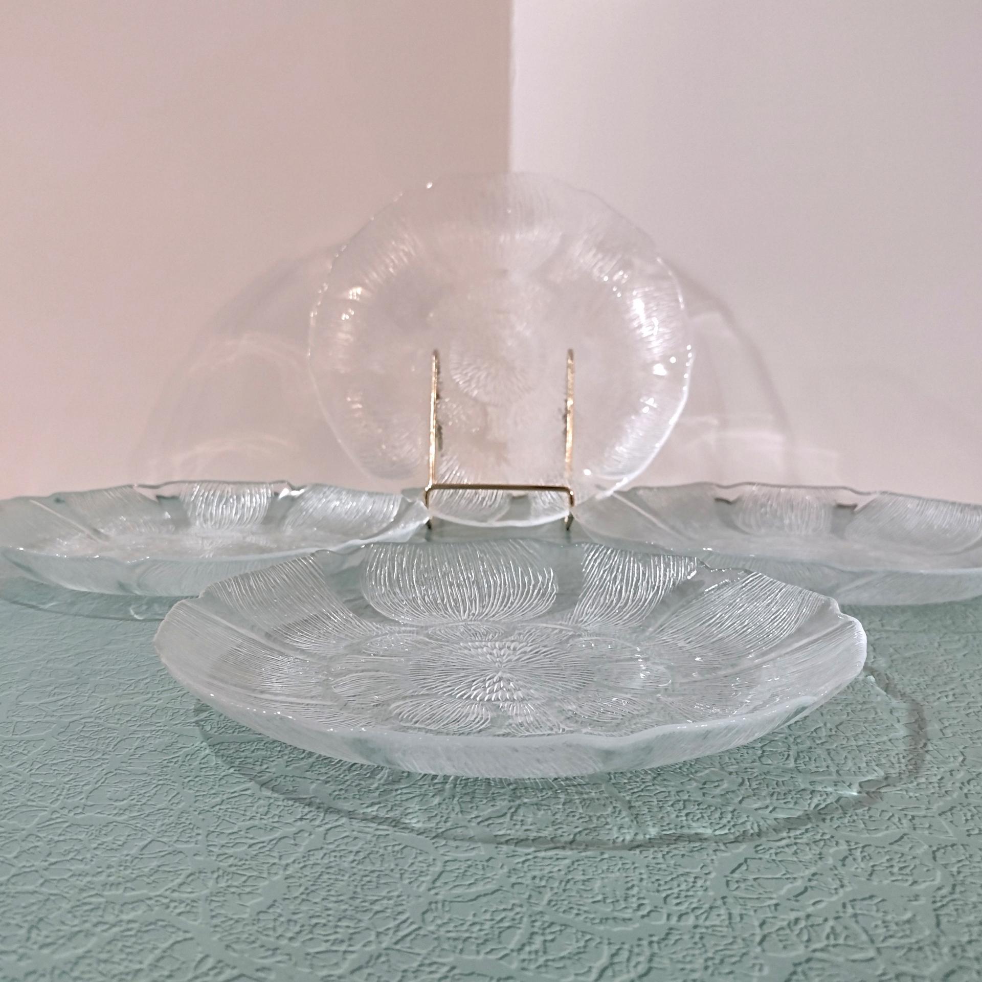 Vintage Arcoroc Fleur 9 Inch Luncheon Salad Plates, Set of 4, Clear Floral Tempered Glass Plates