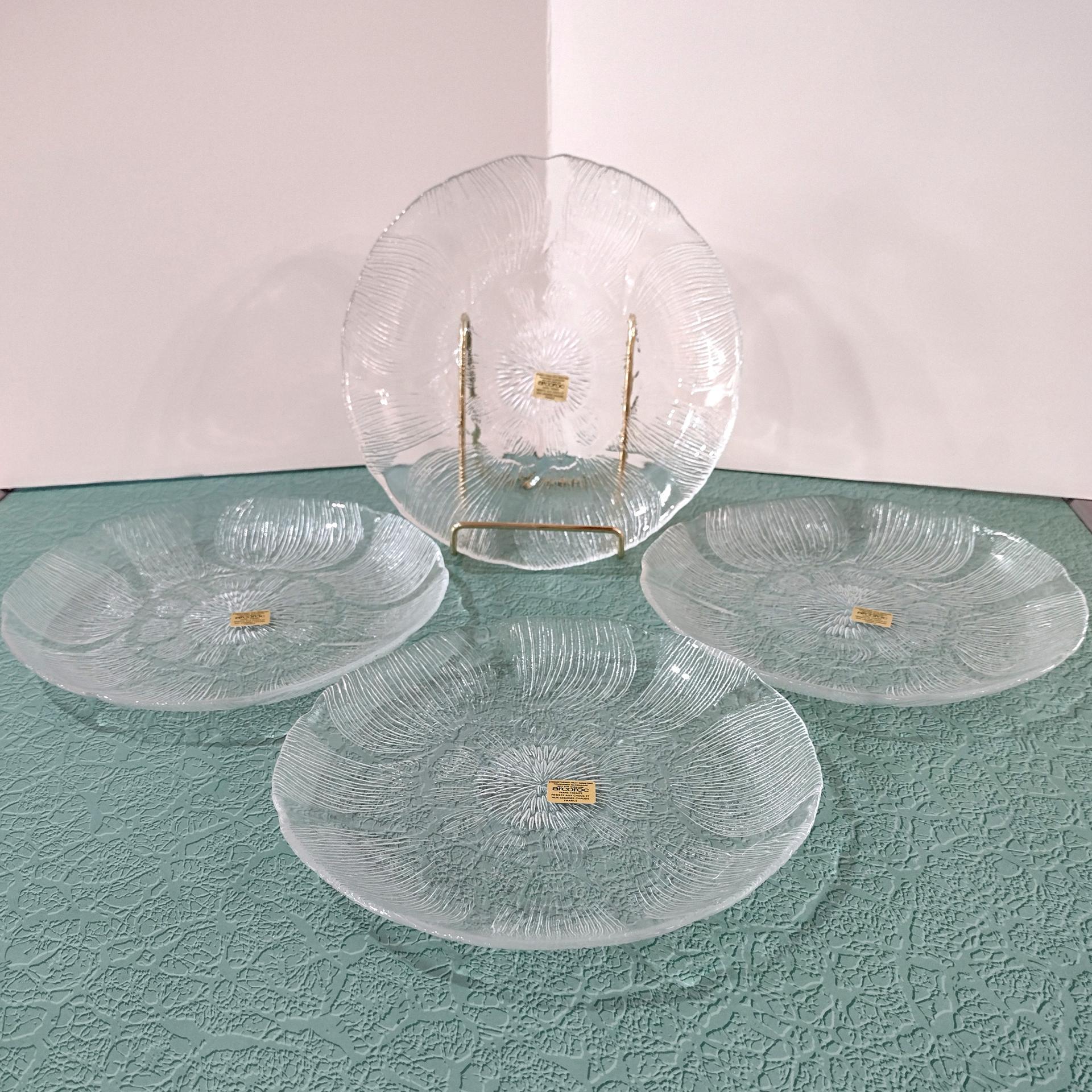 Vintage NEW Arcoroc Fleur 7 1/2 Inch Luncheon Salad Plates, Set of 4