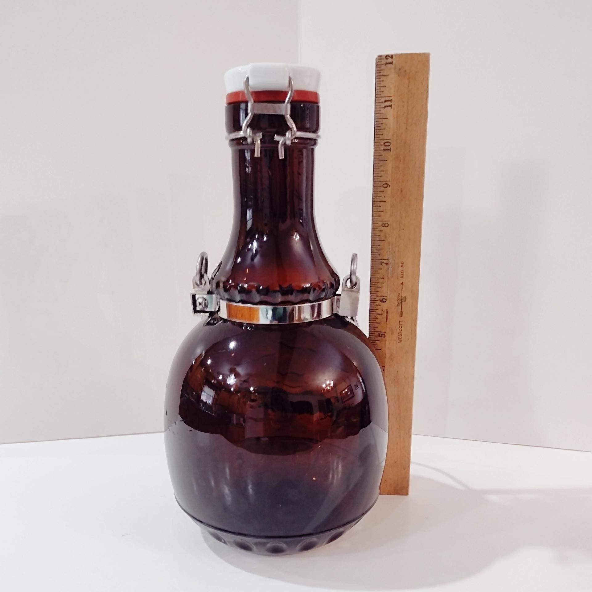 Vintage Large Glass Beer Growler, Ocean Pride Crab Beer Growler Bottle with Ceramic Rubber Gasket Lid