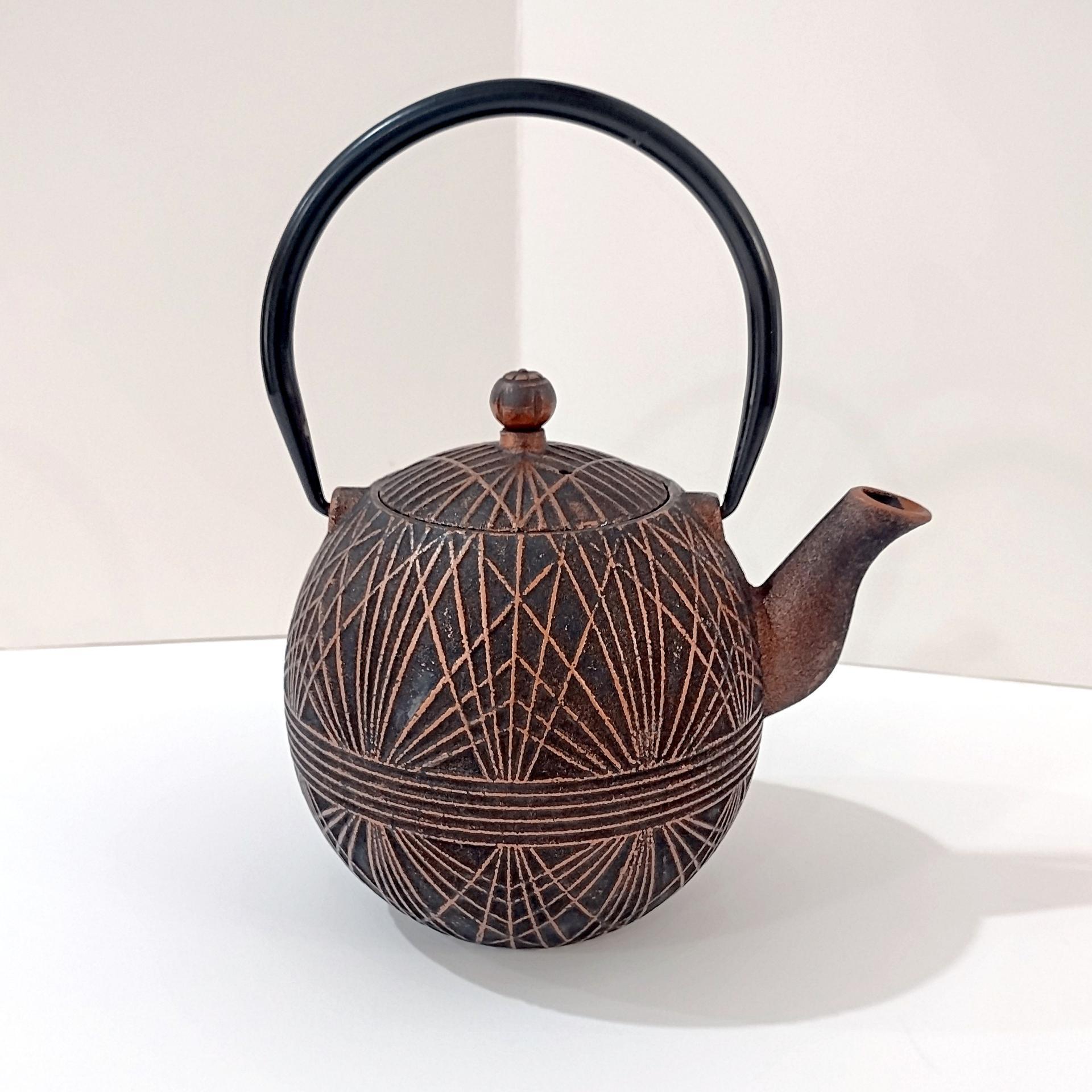 Vintage Tetsubin Cast Iron 4 Cup Brown and Gold Round Teapot