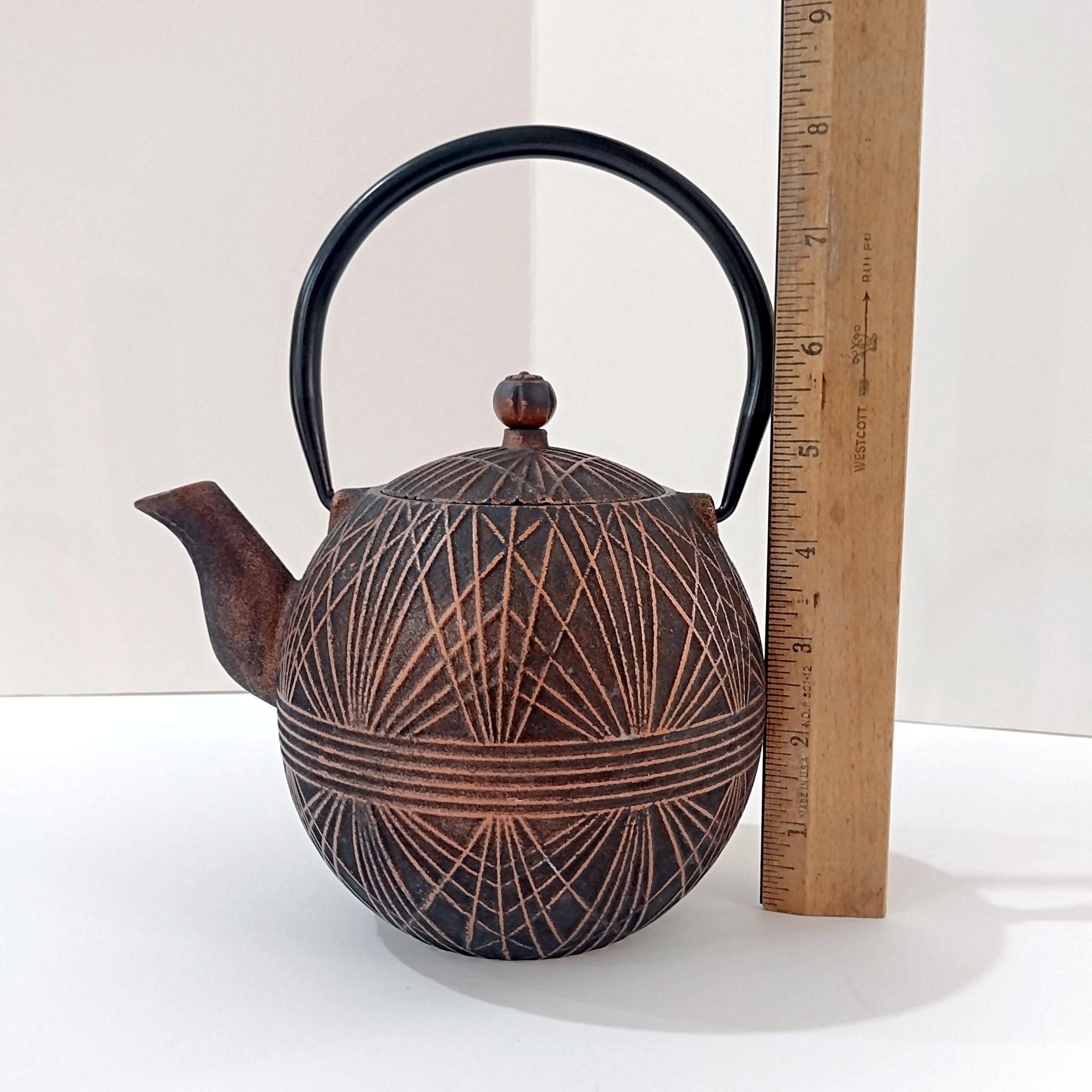 Vintage Tetsubin Cast Iron 4 Cup Brown and Gold Round Teapot
