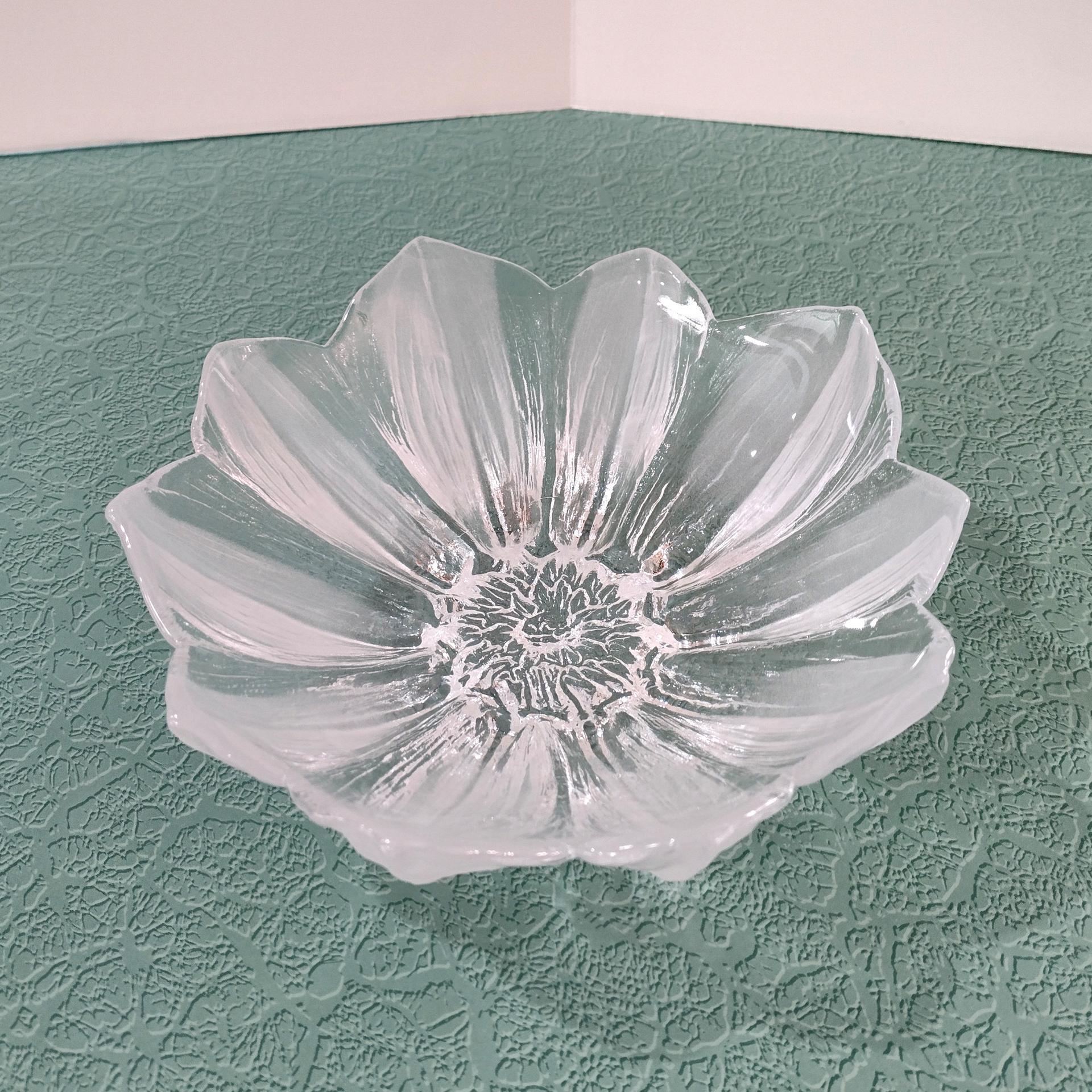 Vintage Kosta Boda Waterlily Float Bowl, Art Glass Flower Shaped Bowl, Mats Jonasson Design, Swedish Glassware