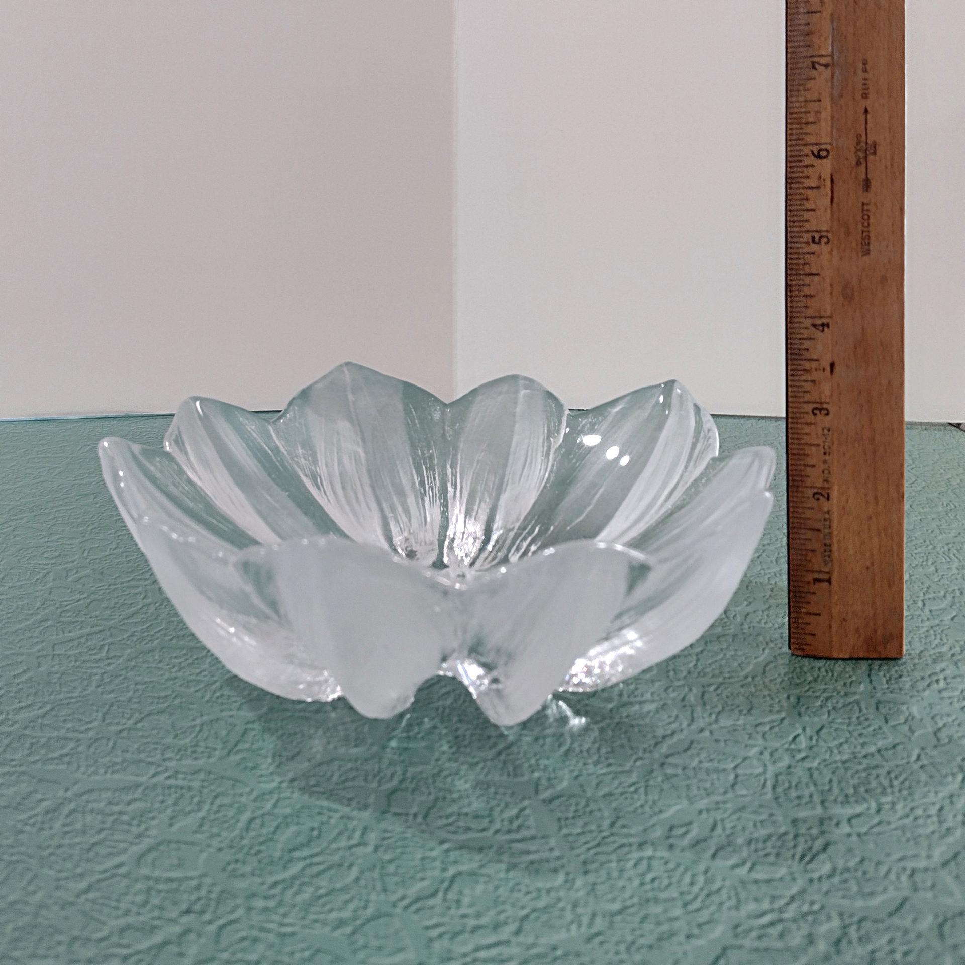 Vintage Kosta Boda Waterlily Float Bowl, Art Glass Flower Shaped Bowl, Mats Jonasson Design, Swedish Glassware