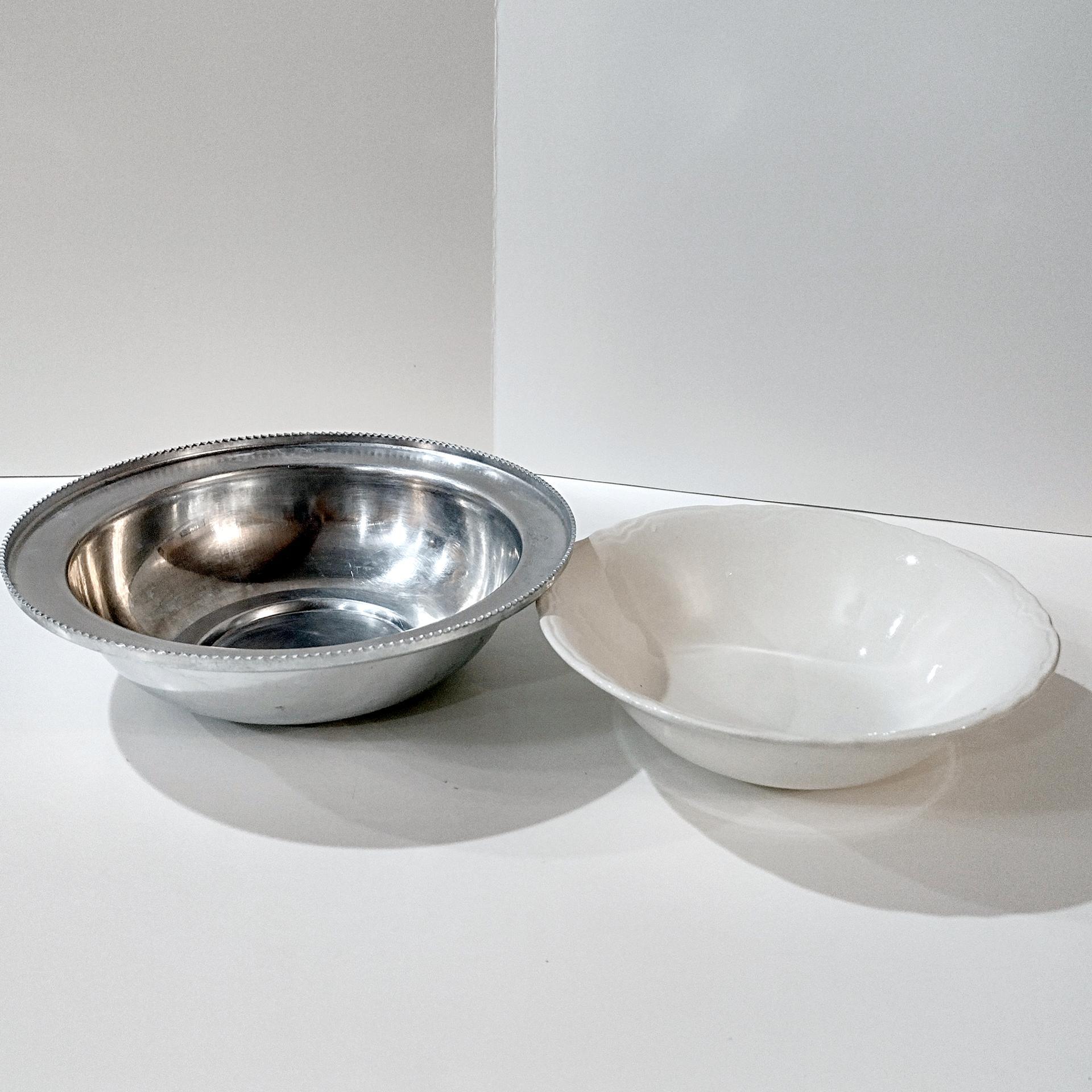 Vintage Hammered Aluminum Covered Serving Dish Bowl, Hand Wrought Silverlook 557