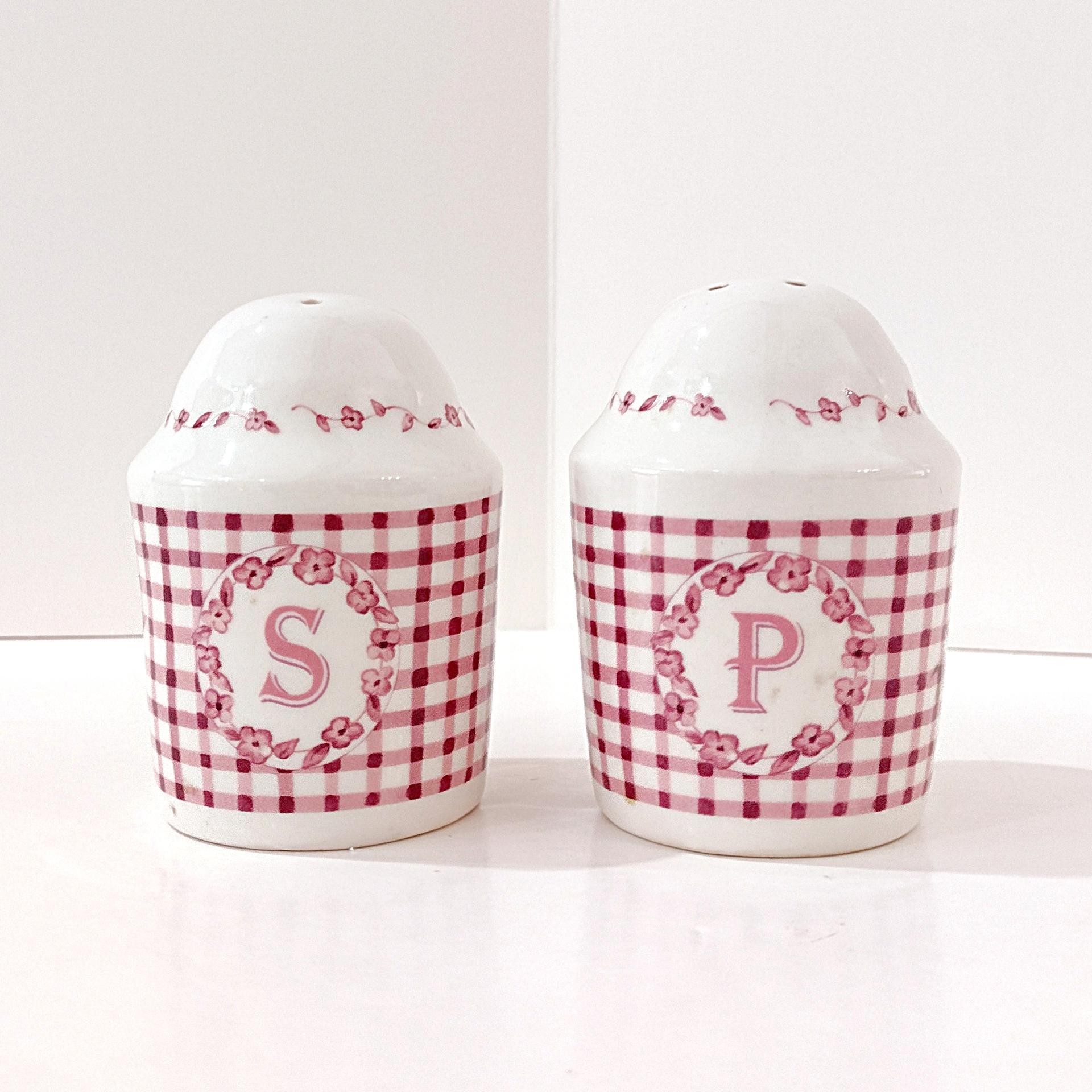 Vintage Pfaltzgraff Delicious Salt and Pepper Shaker Set, Ceramic Red Gingham Design Shakers