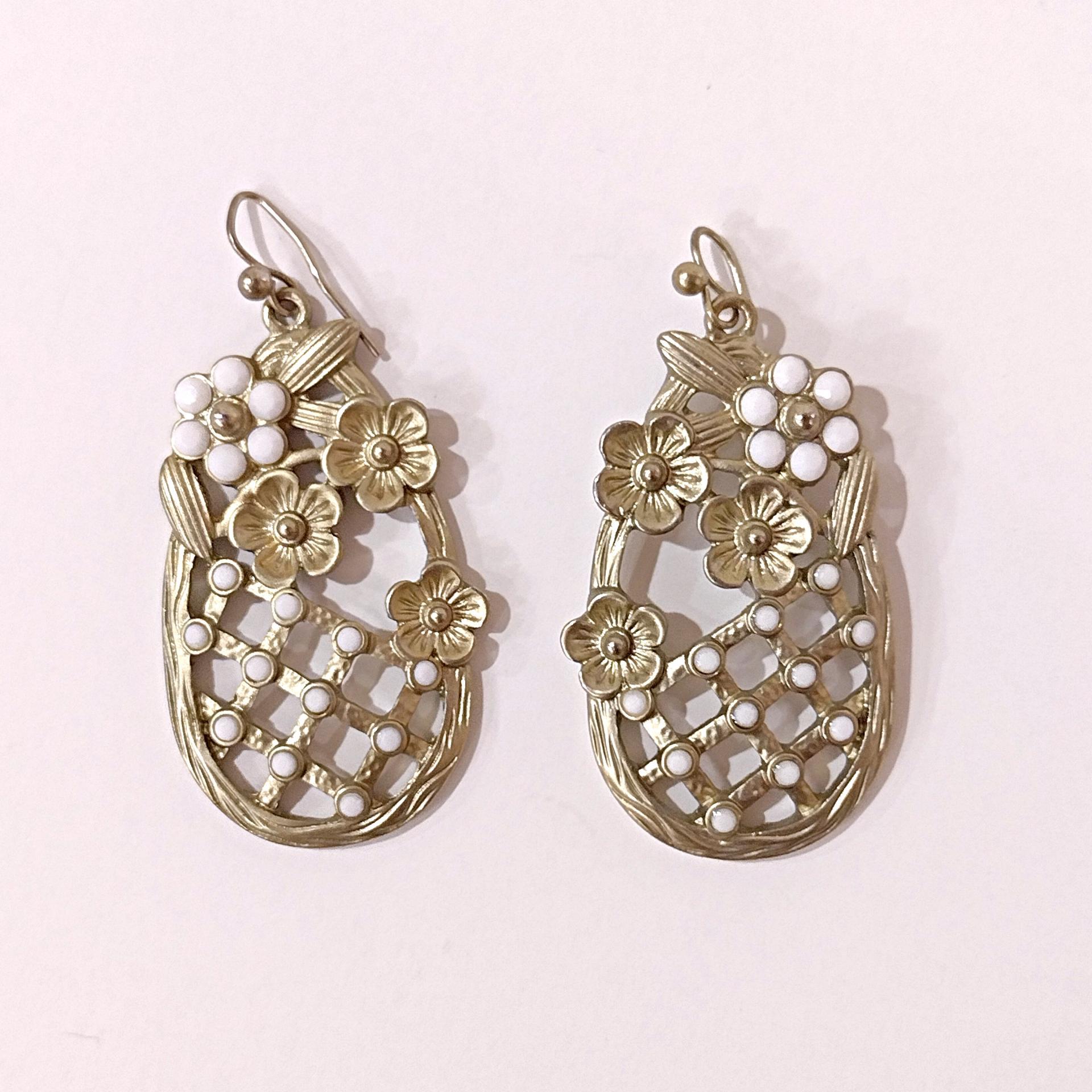 Vintage White and Gold Flower Trellis Lattice Weave Drop Dangle Earrings