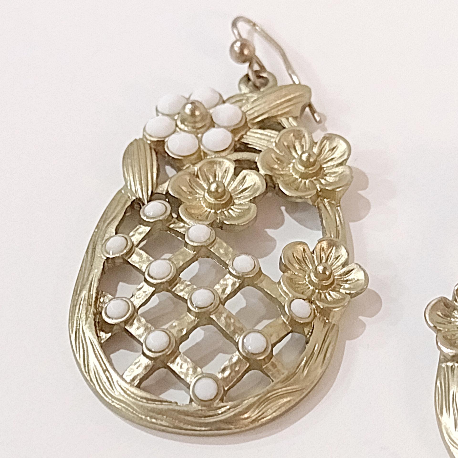 Vintage White and Gold Flower Trellis Lattice Weave Drop Dangle Earrings