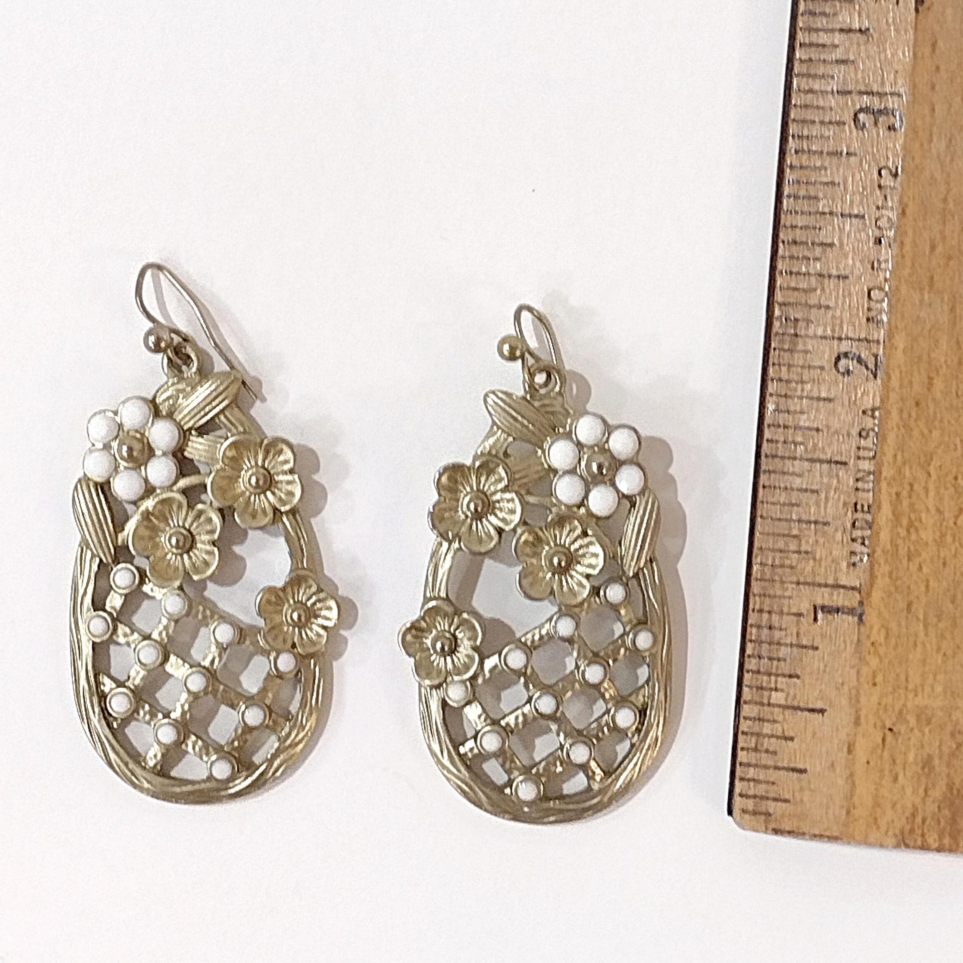 Vintage White and Gold Flower Trellis Lattice Weave Drop Dangle Earrings
