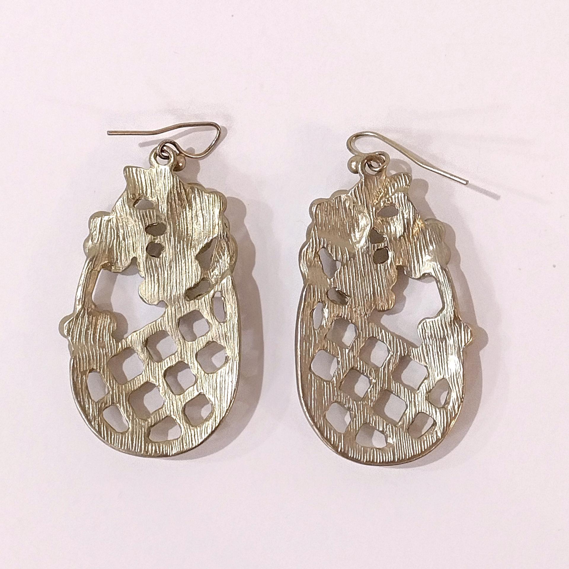 Vintage White and Gold Flower Trellis Lattice Weave Drop Dangle Earrings