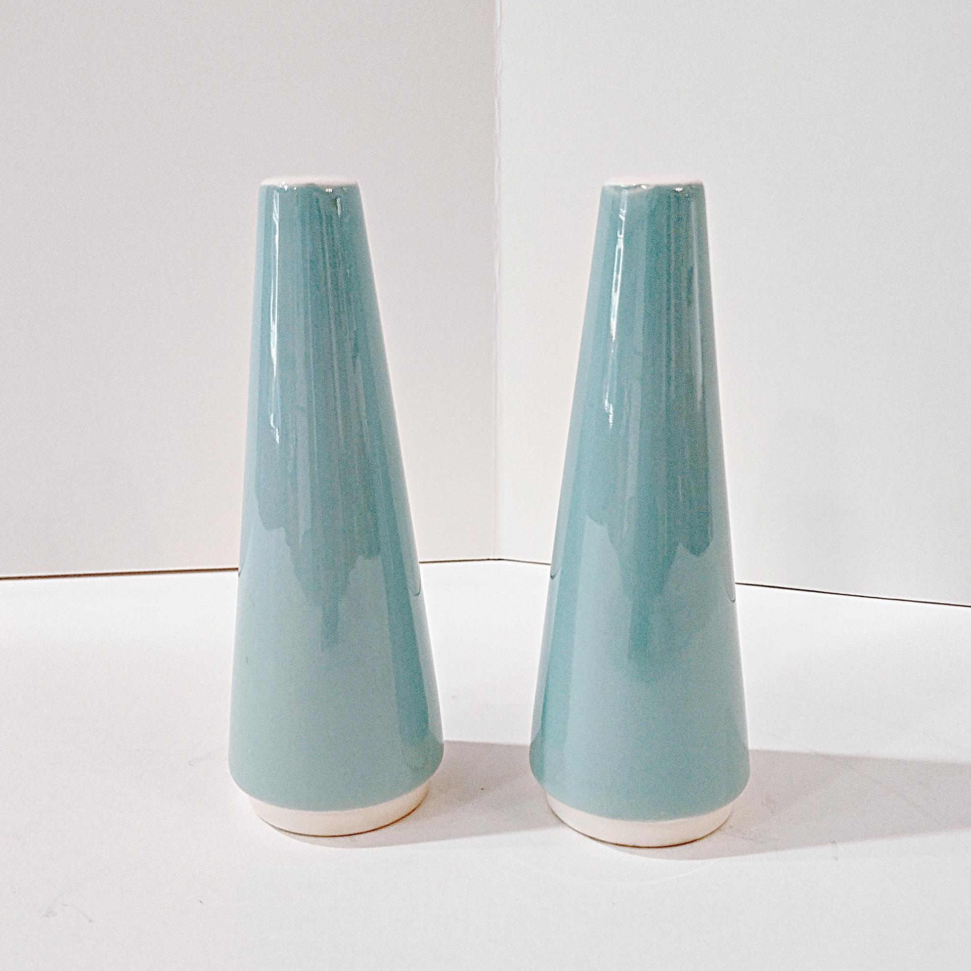 Vintage Homer Laughlin Vista Orbit Turquoise Aqua Blue Salt and Pepper Shaker Set, 1960's Dinnerware