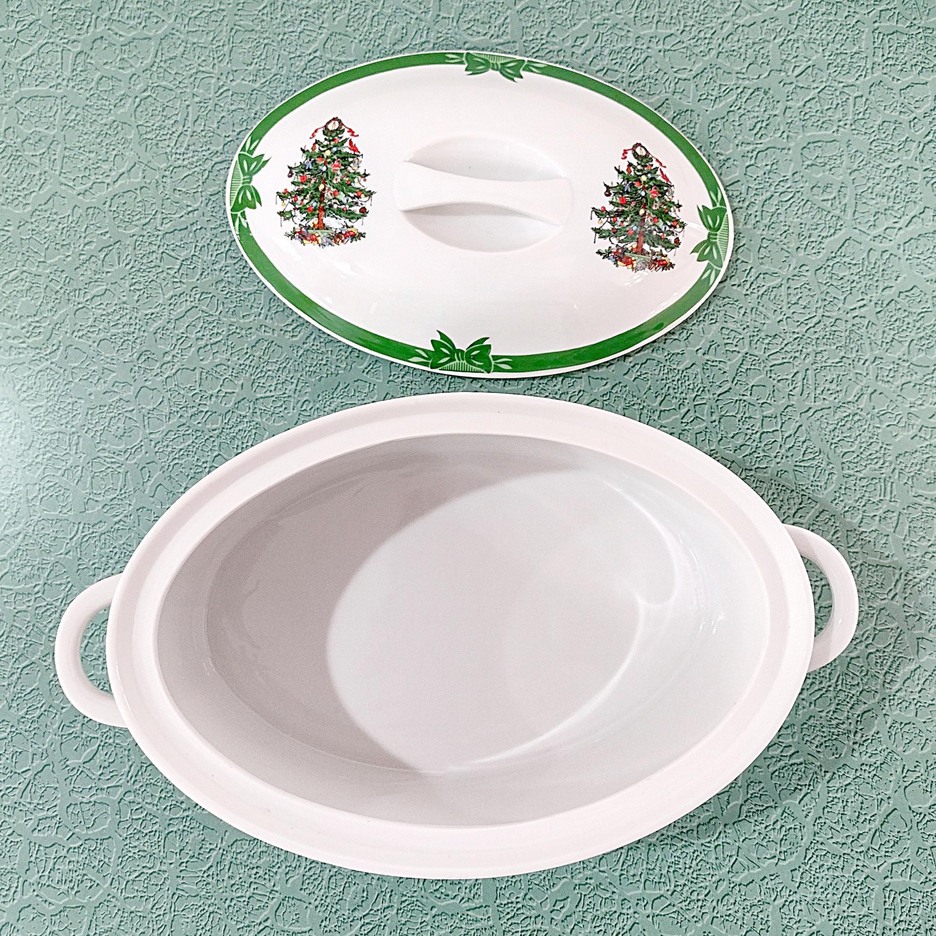 Vintage Yule Tide Ceramic 2.5 Quart Covered Casserole Dish, Georges Briard Christmas Holiday Serving Ware