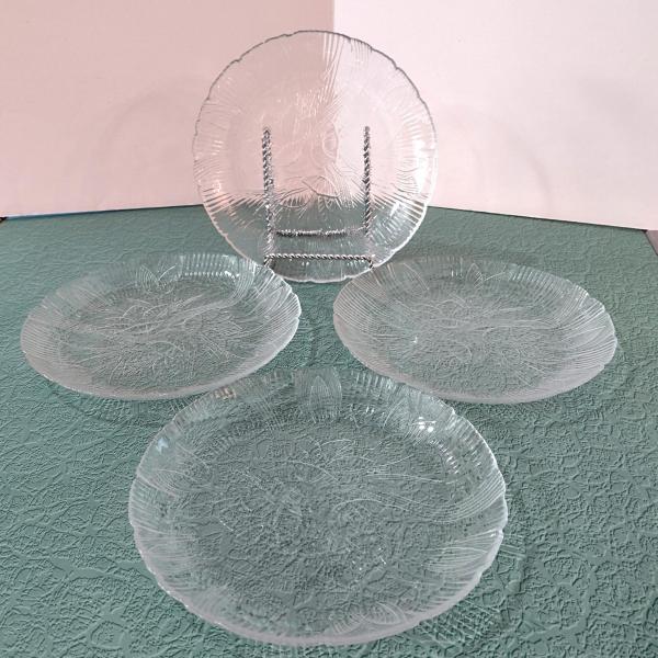 Vintage Arcoroc Canterbury Crocus 7.5 Inch Clear Glass Salad Dessert Plates, Set of 4