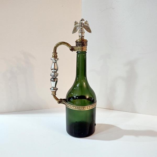 Vintage Wine Bottle Decanter with Handle and Eagle Cork Stopper, Wine Bottle Holder