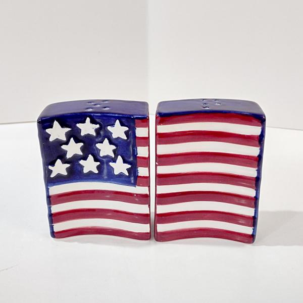 Vintage US Flag Salt and Pepper Shaker Set, Stars and Stripes Salt and Pepper Shakers