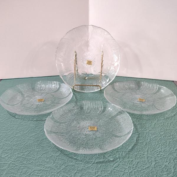 Vintage NEW Arcoroc Fleur 7 1/2 Inch Luncheon Salad Plates, Set of 4