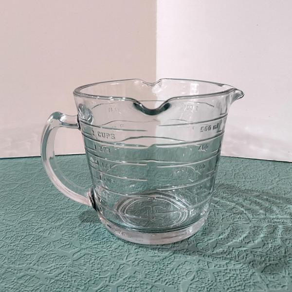 Vintage Anchor Hocking Three Spout Two Cup Glass Measuring Cup, Triple Spout 16 Ounce Measuring Cup