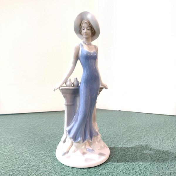 Vintage Parfums Parquet La Parisienne Porcelain Figurine,  French Woman with Birds Statue Figurine